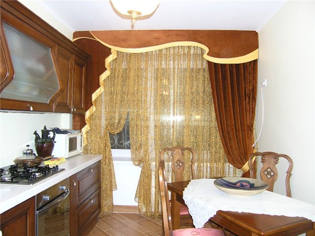 шторы для кухни с балконом фото