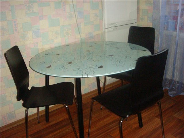 круглый стол для кухни стеклянный    