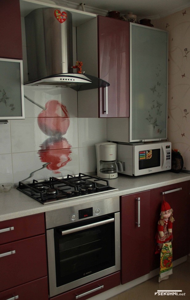 Красная угловая кухня на заказ - фото